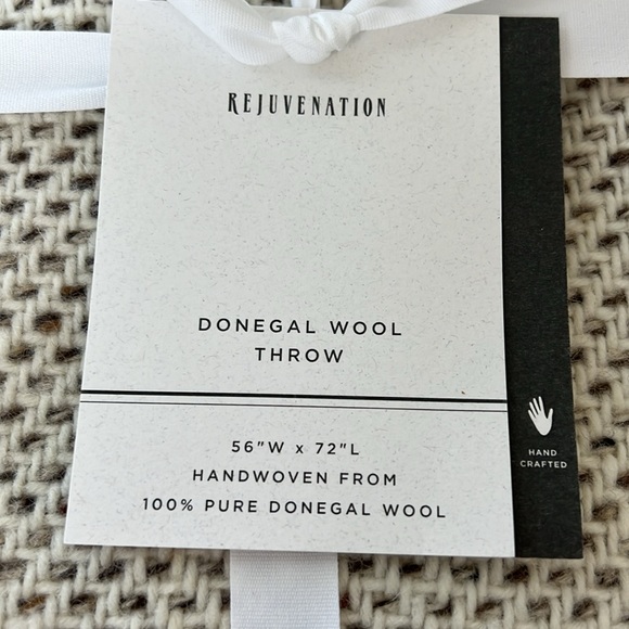 SOLD - Avoca Pure Donegal Wool Throw 56x72 Ivory Tan Made In Ireland Reg. $250 - Picture 6 of 8